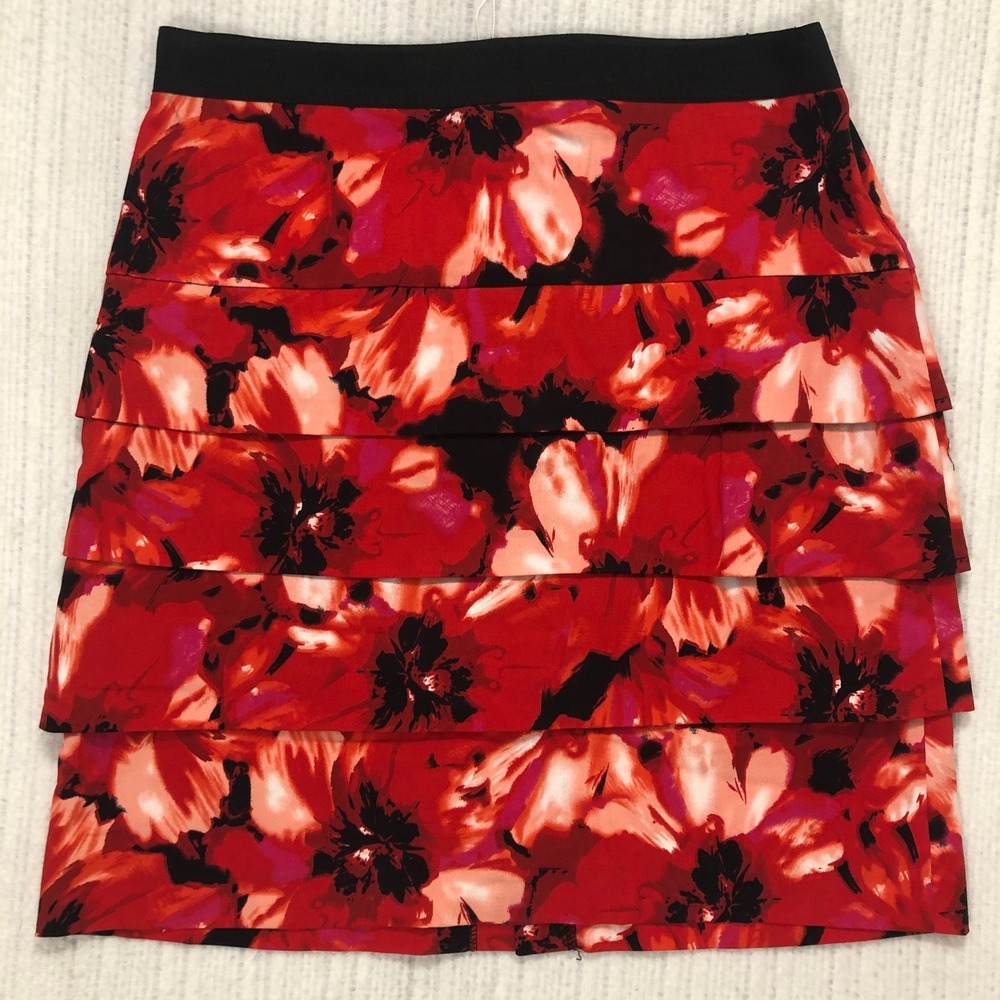 Larry Levine Red Floral Tiered Mini Skirt Size 8‎ Stretch Layered Career